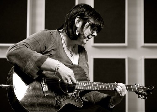 Singer/songwriter, into jewellery, photography, art & Yorkshire