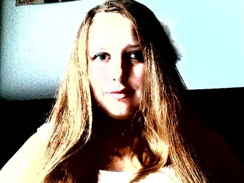 Hi, i´m a 15 yeard old girl from denmark. Please follw me and i´ll follow back. love you
kik: simse2012
snapchat: simse2012
instagram SIMONE_THORSEN