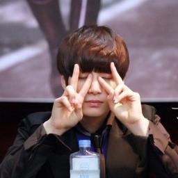 อันยอง. ผมคิม จงฮยอน . เจอาร์บอทสุดจ๊าบ ลีดเดอร์ nu'est ผมไม่เหมือนใครหรอกนะ มาคุยกันสิครับ #95line #papnafam #280313