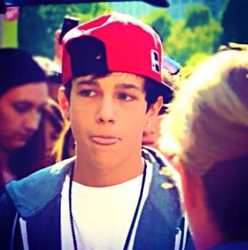 This Account was made to support @AlexConstancio7's Constancio Change(:  AM-2nd follower♥ AC-followed 12/24/11♥♥