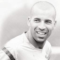 Twitter dedicado ao jogador do Corinthians, Emerson Sheik @10Emerson10 e seguido por ele.
