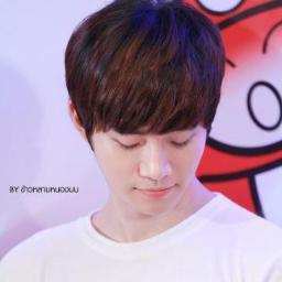 จุนโฮ! ตายิ้มแห่ง2PM ผมเป็นจักพรรดิ! อร่อยที่สุดคือแตงโมปั่น~ คุยกับผมแล้วจะยิ้มให้ทั้งวันเลย555^^  *ไหว้งามๆ*