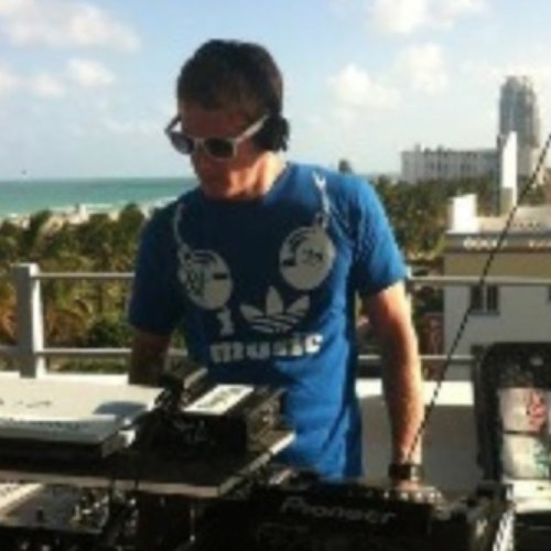 Dj/producer http://t.co/PfpRy5z0KN http://t.co/VaIG7liTen catch me each and every friday 10pm uk time till late