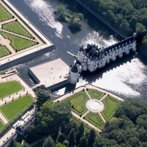 Bienvenue sur le Twitter officiel du Château de Chenonceau, chef d’œuvre de la Renaissance, directement inspiré du Ponte Vecchio. Welcome to The French Chateau