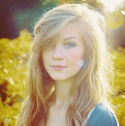 My life use to be boring,just a simple waitress..till I met a man with a blue box.From there,my life became an adventure {#single,#DW rp,#oc,age:18}