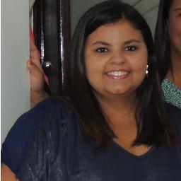 Sou o tipo de pessoa que vê beleza nas coisas mais simples 
e felicidade nas coisas mais bobas.