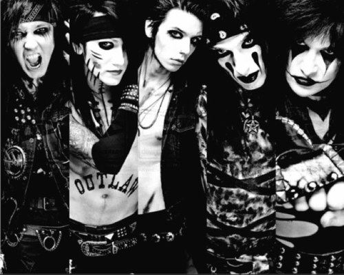 NOT the real bvb account. I post new pics, shout out, tweet quotes, chat. Well, peace! ✌