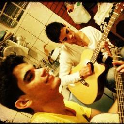 calibre_doze's profile picture. Dupla de MPReggae (MPB+reggae) formada pelos irmãos Luís Panamá e Cláudio Henrique.