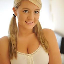 TaraMcKlay's profile picture. Lesbian. 18+ only