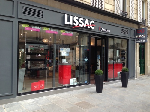 Votre magasin d’optique, Lissac de la rue Saint-Placide, est un opticien spécialiste des lunettes de vue, des lunettes de soleil et des lentilles et audition