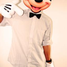 Quepoeta_'s profile picture. De poeta no tengo nada. Aquí hay de todo menos pizza. Un día me quitaron el amor de mi vida, después encontré otra bien helada en mi refrigerador.