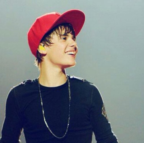 Im a DIRECTIONER,BELIEBER,MAHOMIE i love BENJAMIN LASNIER,and CIMORELLI!!