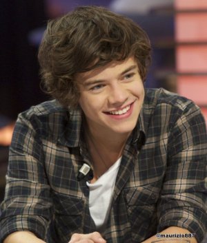 em Londres ao lado dos meninos da 1D, jaja indo pro E.U.A visitar Diley e os meninos do BTR... OK ENTÃO 3 BJS!