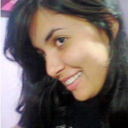 Eu converso sozinha, canto errado, dou risada dos meus tombos, faço palhaçadas, canceriana , romântica e lokinha ... sou mana da @marcelah1, me segue?