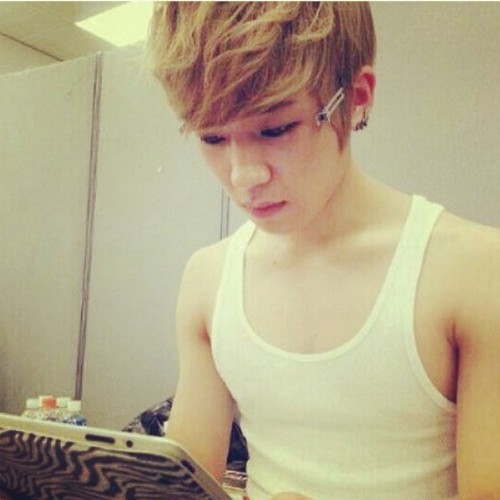 Teen Top youngest. 95line. Still looking for my Miss Right