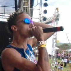 Ela não depende de ninguem ela ta no toque da Mercedes Benz ♪♫ / Contatos para shows: 978*10091 (GIL) 111*54423 (COCÃO) U