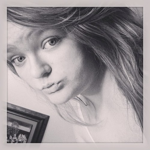 I follow back! Follow for a follow??? I love austin mahone and niall horan so much! Im a mahomie and directioner for life! 3 follow me, cause im awesome! xDD