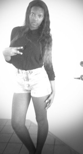 Welpp im by my self .... Go follow me on IG @ aniceeeee__ and turn my blue button green