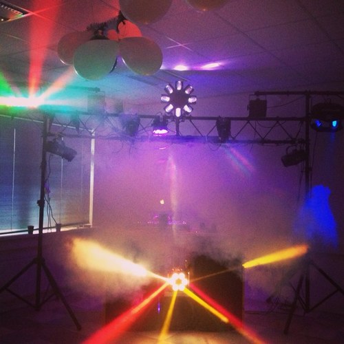 Wilt u een leuk feest geven maar heeft u geen mooie apparatuur en DJ's en wilt u alsnog weinig geld uitgeven? Kijk dan op RTdrivein.nl voor meer informatie!