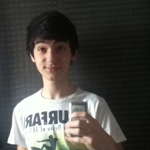 Présentez-vous en moins de 160 caractères - Sa y'est ? Sinon tu peux me suivre mais pas jusqu'à chez moi ... follow me j'te follow back ! :)