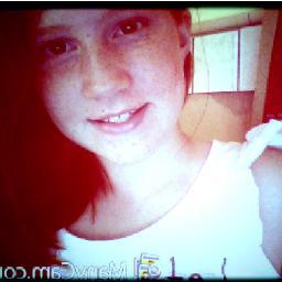 Gosto mt de musica,amo tirar fotos,adoro me arrumar beem,curto dançar,e adoro as amigas e amigos que tenho =D segue ai???
