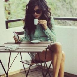 قصيرةً غيوره ، تهوى العناق والقُبل ، وحُب التملّك ♥♥♥.