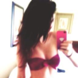 Hii! I'm Selena Gomez, I'm a singer, and Actor ♥
-{RP}