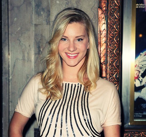 CelularDaBritt's profile picture. Heather Morris é minha vida toda.
              Na cama da Heather. #2Beijos.