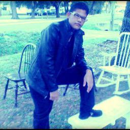 im 17 im a nice guy to talk to just follow me and i will follow back i make youtube videos and im Single