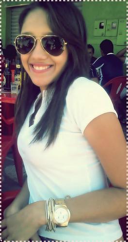 Brilhando em vida,sorrindo atoa só vibrando amor e paz ♫... 
Um sorriso no rosto, gestos suaves e leves e com a cabeça feita evoluindo !!