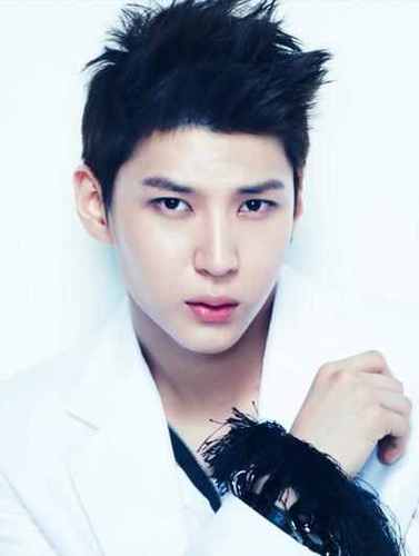 (rp) soy Leo de VIXX tambien soy nuevo cuiden de mi O//