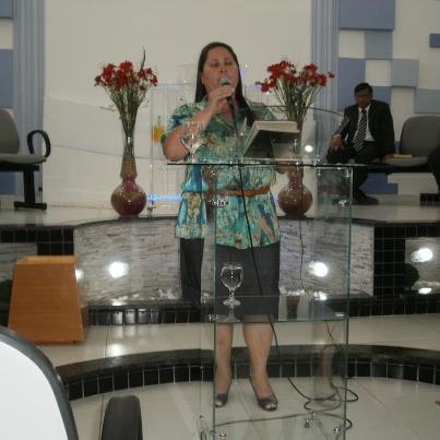 pregadora e levita do Senhor.sirvo ao senhor como missionaria na Bahia juntamente com meu esposo pr.Manoel. tel 75-99155835 vivo ou 75-91505339 tim