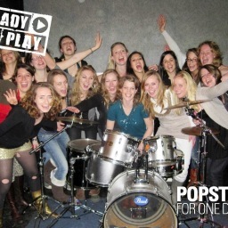 Teamuitjemuziek's profile picture. #Bedrijfsuitje #vrijgezellenuitje POPSTAR FOR ONE DAY nog nooit instrument aangeraakt en toch binnen 3 uur een popband met jou collega’s! info@r2p.nl