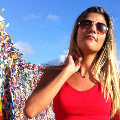 Juliana vulgo Lourão , publicitária, sonhadora, alto astral sempre.