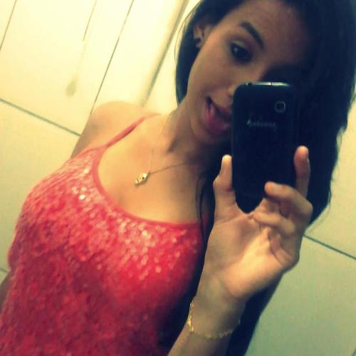 Corinthiana , 15 anos , boleira , bipolar e linda (sqn) :)  Segue ai que sigo de volta :))