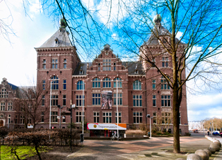 Wij zijn bezorgd over de toekomst van Ons Tropenmuseum. Wij willen iets doen! Jij ook? Like onze Facebook pagina en blijf op de hoogte van onze plannen.