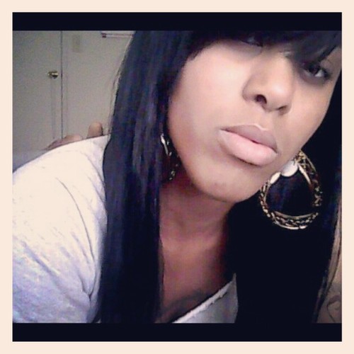 Native in ma skin, spanish on ma tongue; talents are more den one.|Independent|Poet|Hairstylist|Modeler|H.B.I.C of #TeamWorldsFinest    I.G-finesthoney