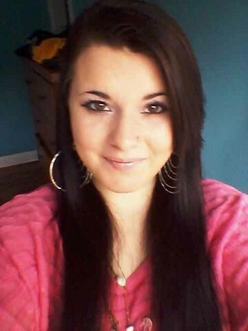 The names Katelynn . 17 . My main bitch @DuhShelbanatuh . My main hoe @leahhhmariiie . Make that follow button turn blue . #teamfollowback