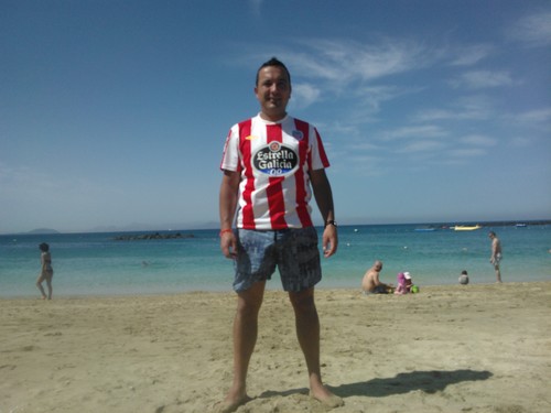 Aficionado al fútbol, socio del CD Lugo , trabajos en vertical,accionista del CD Lugo y forza lugo