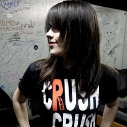 Sou fã de todas as bandas de vocal feminino, sou Rockeira e adoro o Rock Clássico ao Rock alternativo.