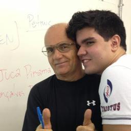 ''Não cruze seus braços a nenhuma dificuldade, pois o maior homen do mundo, morreu de braços abertos'' / O twitter @_LucasBragaa foi raquiado.