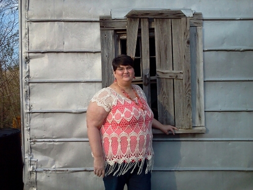 single mother to 3 wonderful loving children,.
 grandmother of 4, 1 girl,,  3 boys..
live  with oldest  daughter an  take care of grandchildren.