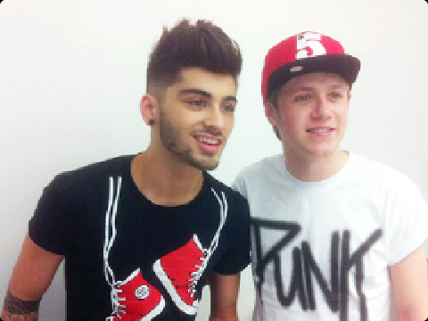 Sigueme y te sigo ;) PD: Sigo a cualquier Directioner.. :D