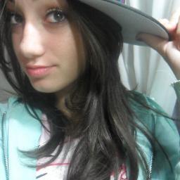 Não ligo que me olhem da cabeça aos pés..porque nunca farão minha cabeça e nunca chegarão aos meus pés ╰ɵ──ɵ╯