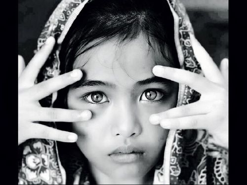 ‏‏‏‏‏‏‏‏كل من تحدّثه عيناي يقع في غرامي.. أستر رقص بنات أفكاري بالمفضلة..‎