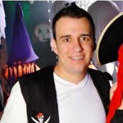Logo eu! Que bati de frente,Com toda essa gente ,Que quis nos vencer , Logo eu! ,Entrei no teu jogo Me queimei no fogo E o pior que ardeu
Logo eu! Logo eu!...