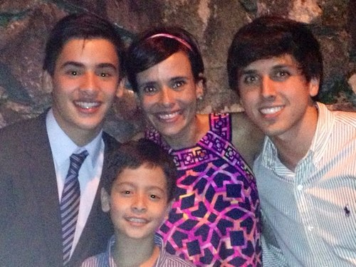 Venezolana Psicóloga /maestría en MKT/Coach/ Mamá de Ale, Juanchi y Luis inspiración y combustible de mis días Afortunada por la Flia y amigos que Dios me dio