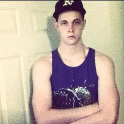 19 Years Old , Rapper from Paducah Ky . If you wanna Feature from me Email me @ Jerryclapp28@yahoo.com