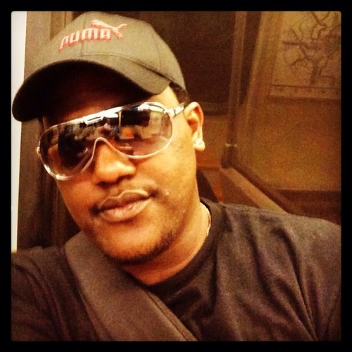 wazzup everybody!!!! #teamiphone5 #teamfollowback #teamvers #teammakingmoney #teamAT&T #teamnewtobearscene #teamchub lol ..... IG-Delillye87
