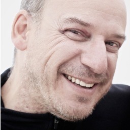 Ottawa-based photographer, educator and visual communications consultant.